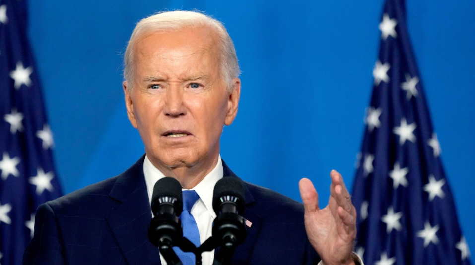Prezidentas Joe Bidenas pasitraukia iš rinkimų kampanijos